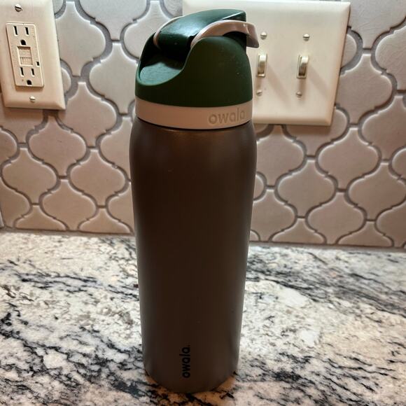 Owala 40 oz Green and Grey Water bottle used some scratches - Picture 1 of 4
